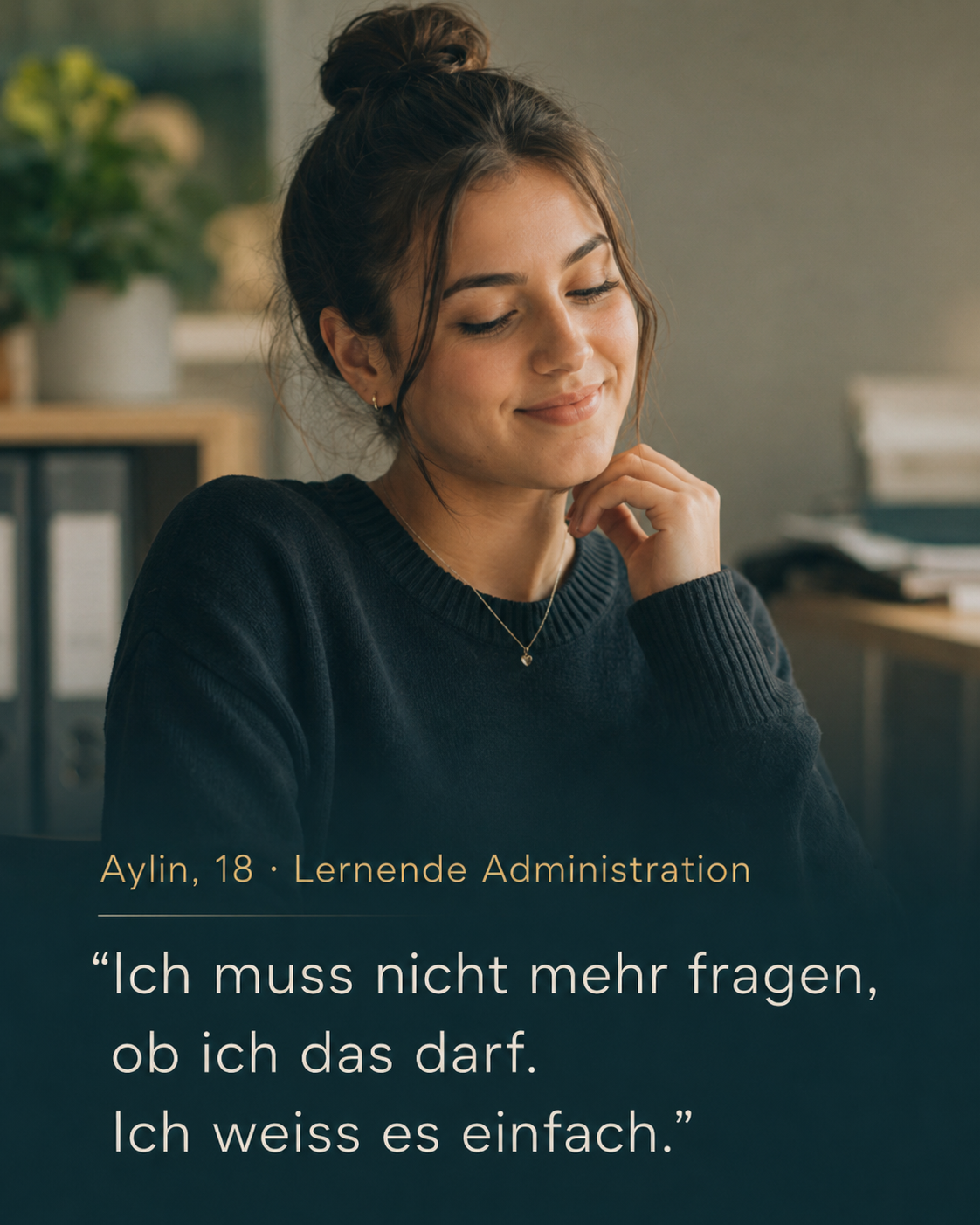 Aylin, 18, Lernende Administration, wirkt entspannt und sicher im Umgang mit AI.
